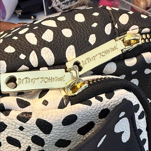 Betsey Johnson Floral Print Interior - Picture 7 of 8